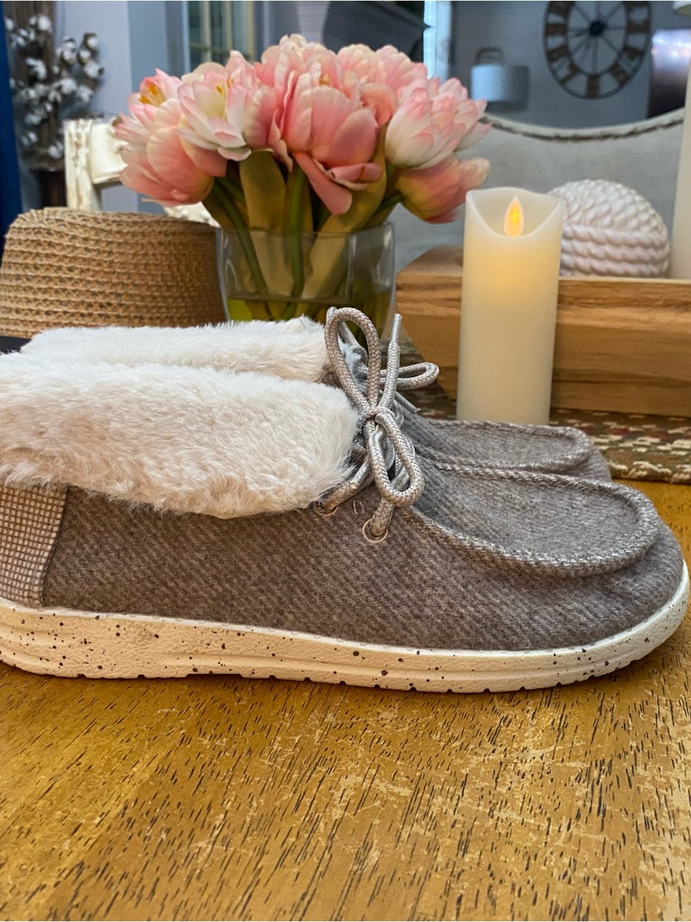 Rock & Candy beige textured ankle booties…size 7
